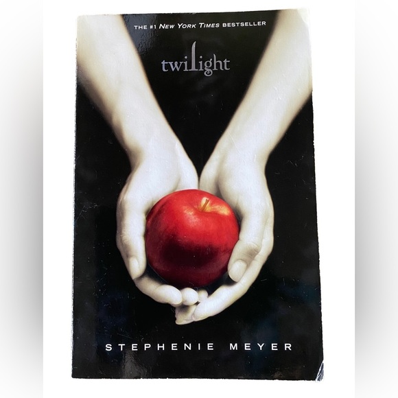🔥HP🔥 🌟$5 SALE🌟 must be bundled! Twilight by Stephenie Meyer book (2005) - Picture 1 of 4